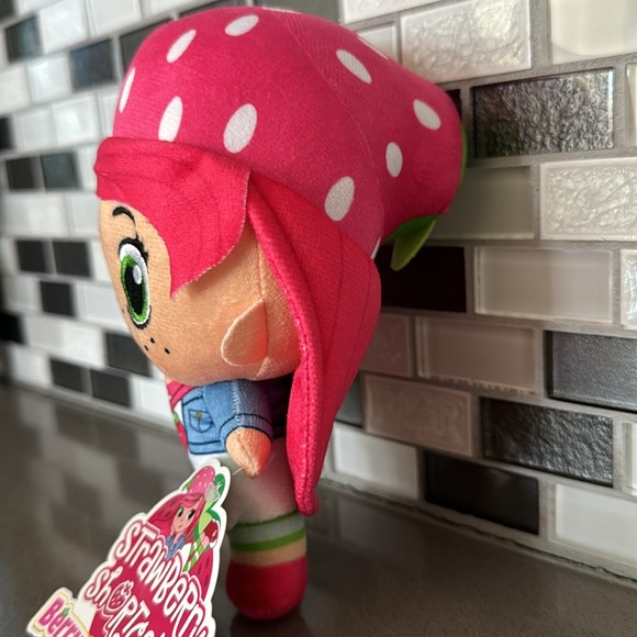 Strawberry Shortcake: Berry In The Big City Plush / Limited Edition Kawaii / NEW - Picture 5 of 16